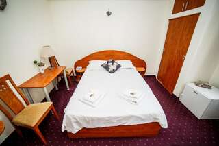 Отель Hotel Olimp Клуж-Напока Двухместный номер с основными удобствами и 1 кроватью-1